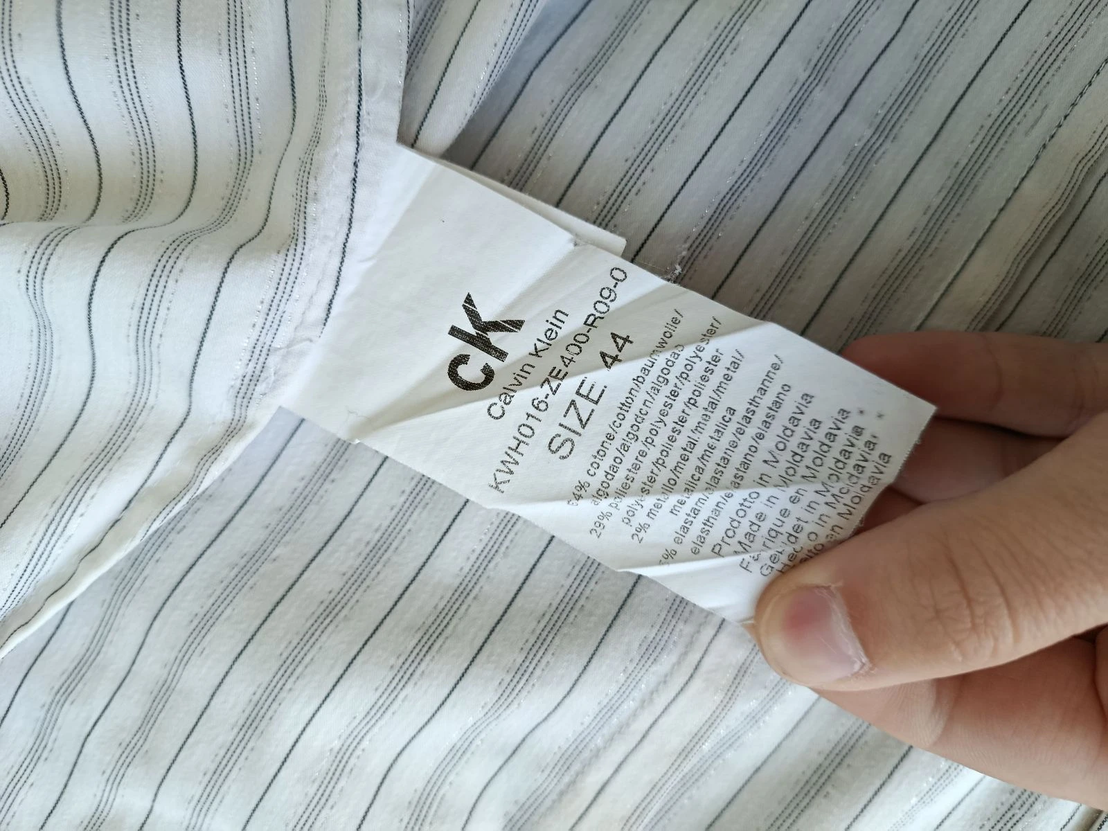 Camisa ligera a rayas Calvin Klein blanca con bordes metalizados talla 42 – photo 6